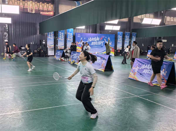 合肥七中在2025年高新區(qū)職工羽毛球賽中取得佳績(圖3) 合肥七中在2025年高新區(qū)職工羽毛球賽中取得佳績(圖3)