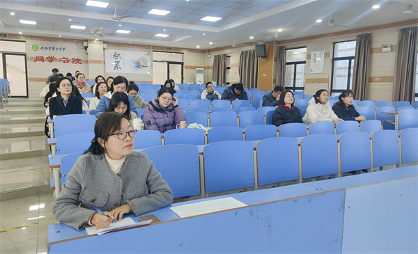 合肥七中高二年級召開期中考務(wù)會(圖1)