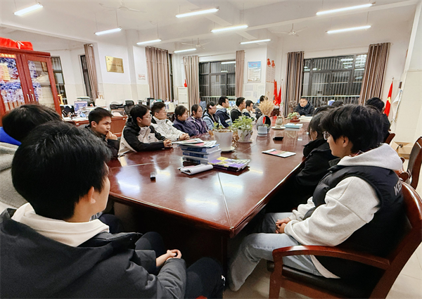 合肥七中高三年級召開分組團(tuán)學(xué)生會議(圖1)