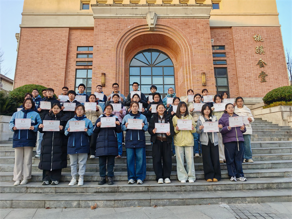 單詞大作戰(zhàn)！合七學(xué)子角逐最強(qiáng)詞王(圖2)