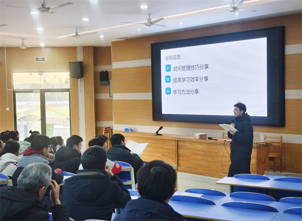 “爆破壓力，貼走煩惱！”這堂班會(huì)課，讓學(xué)生輕裝前行(圖1)